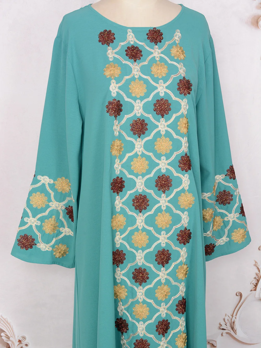 Middle East foreign trade new Arab women's clothing Muslim clothing elegant embroidery round neck robe dress for women