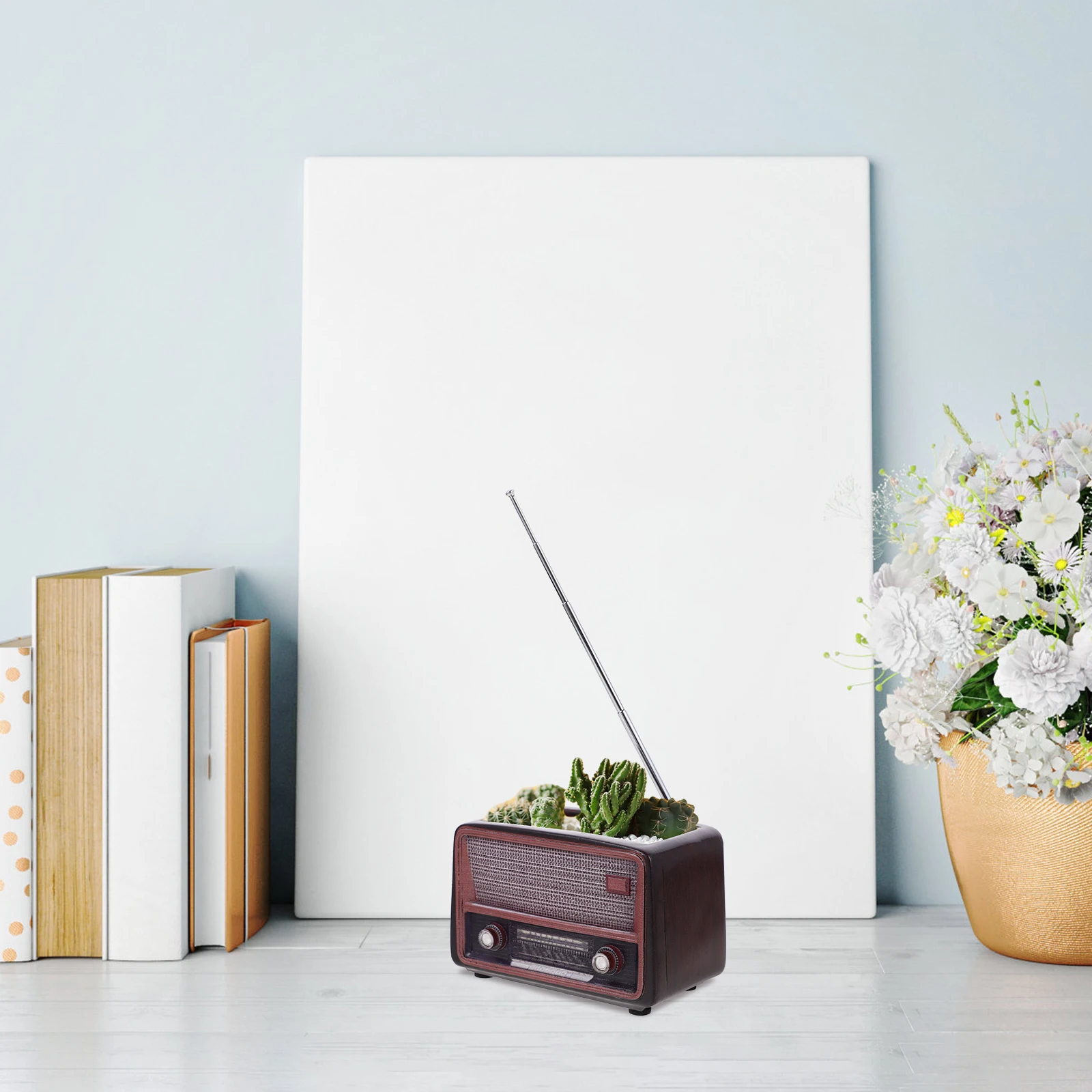 

Retro Radio Pot Plants Planting Container Resin Desktop Planting Container For Succulents Small Plants Decorative Garden Planter