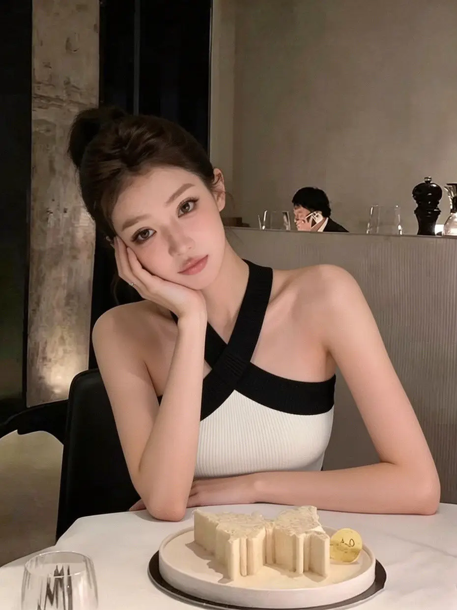 Sexy Black White Color Block Shoulder Bared Short Tank Top Women's Summer Inner Wear Matching Crop Top Trendy Commute Style