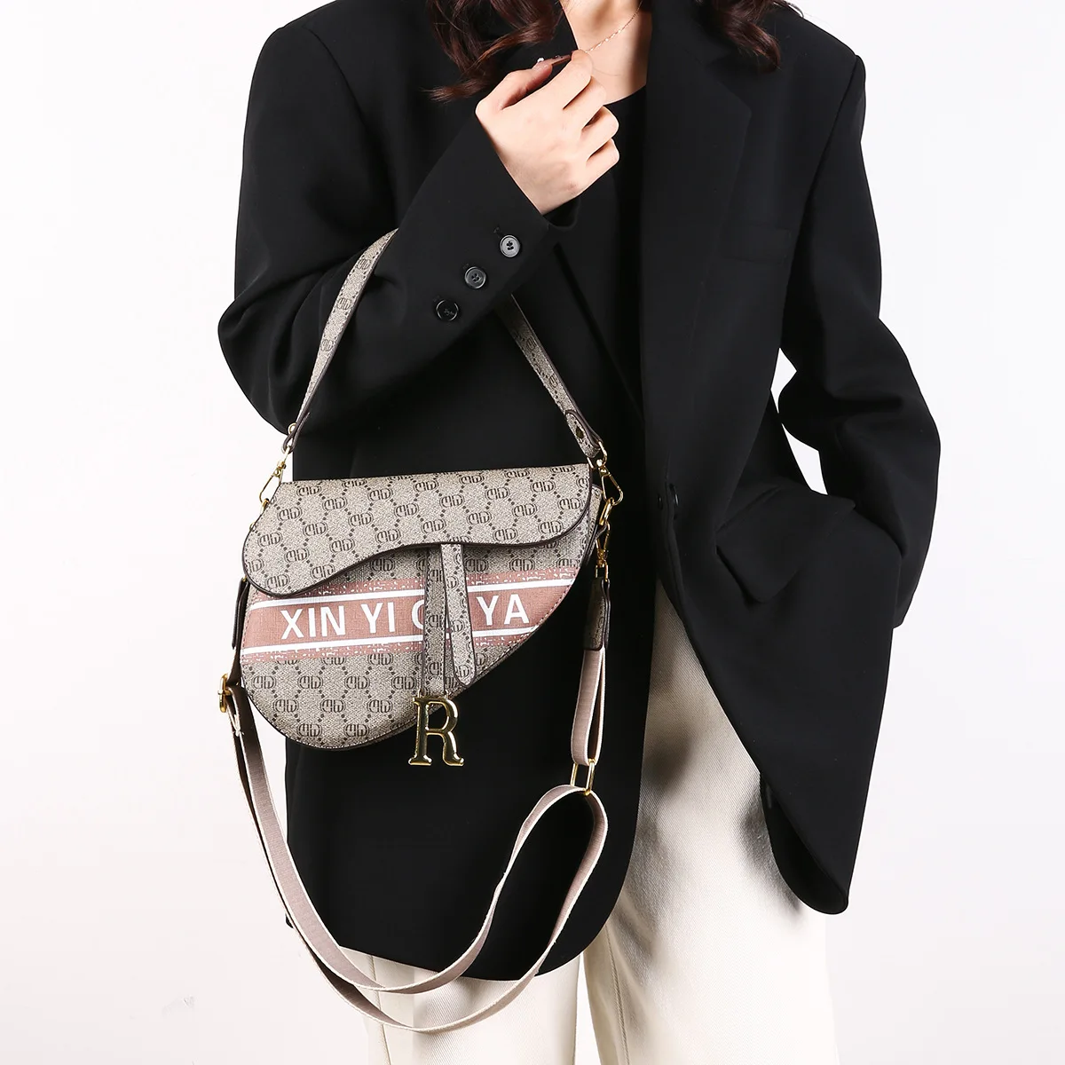 

‌ Новинка 2023 года, женская седельная сумка через плечо/плечо/подмышки, многосторонняя сумка, легкая роскошная сумка с принтом, стильный повседневный кошелек