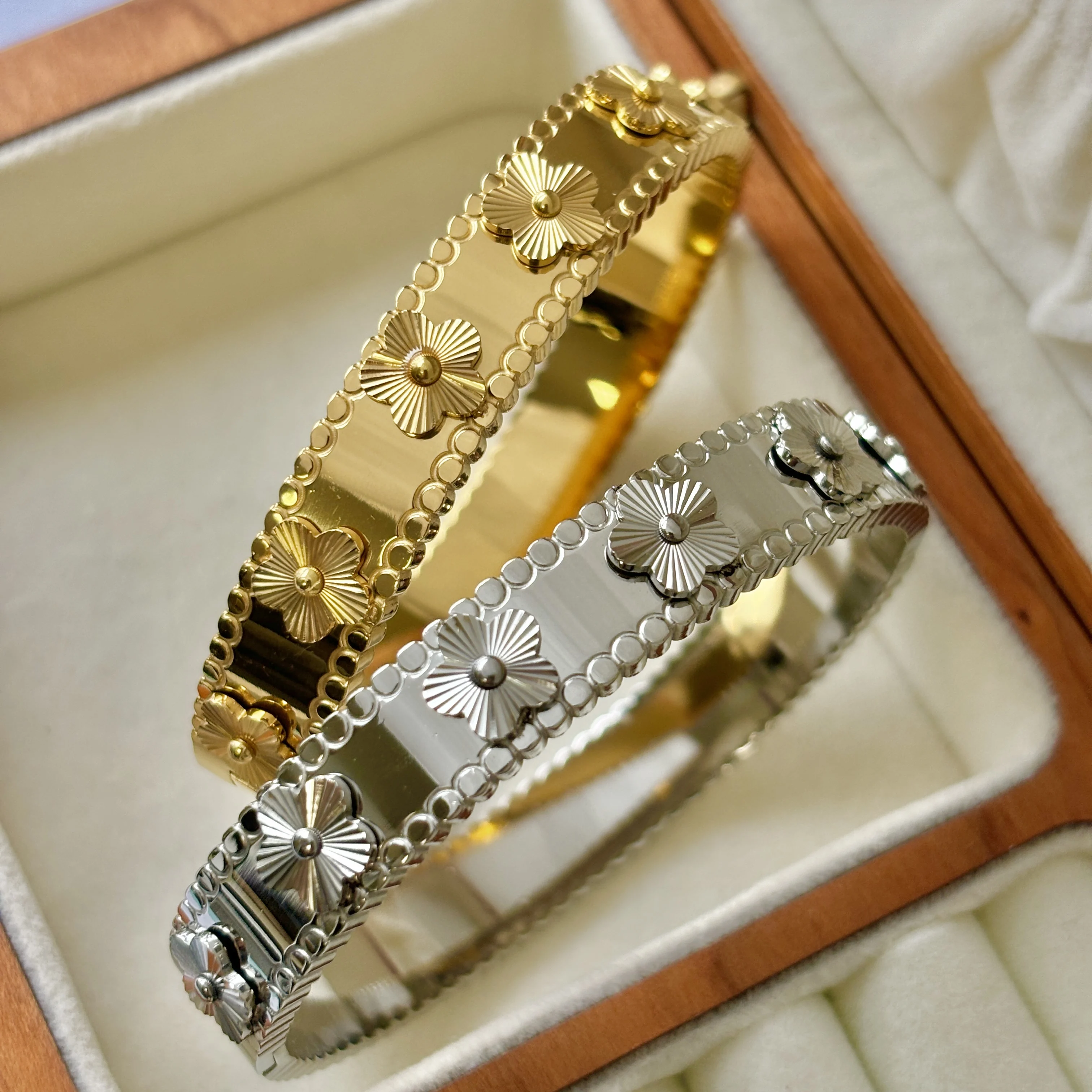 

Chic Stainelss Steel Bracelet with Laser-Cut Flowers Waterproof And Tarish Free Bangles Fashion Jewelry