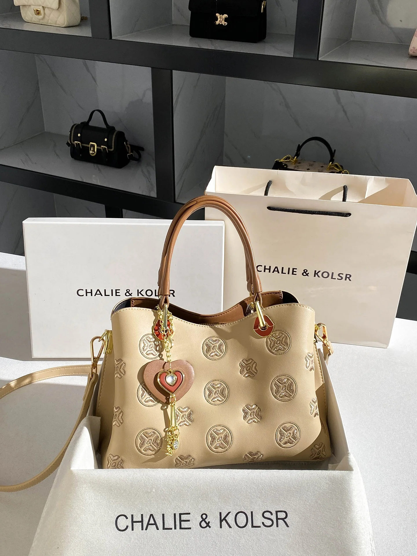 sac-fourre-tout-retro-chaliekolsr-a-broderies-lourdes-grande-capacite-sac-de-navetteur-pour-femme-ete-2026-en-cuir-souple-style-decontracte