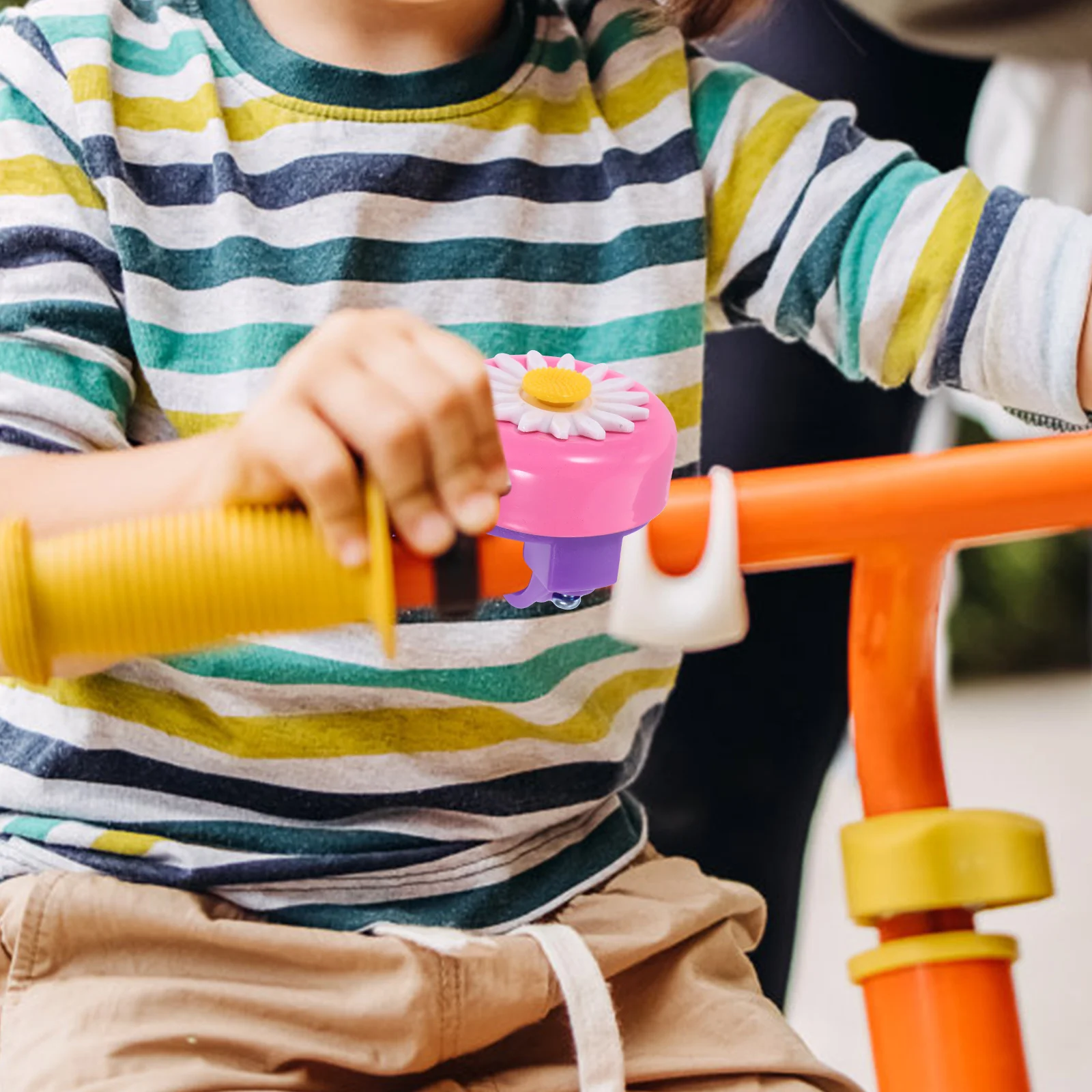 

2Pcs Bike Bell Kids Bike Chrysanthemum Shape Lightweight Durable Cute Handlebar Ring Bell Safety Accessory Pink White Red White