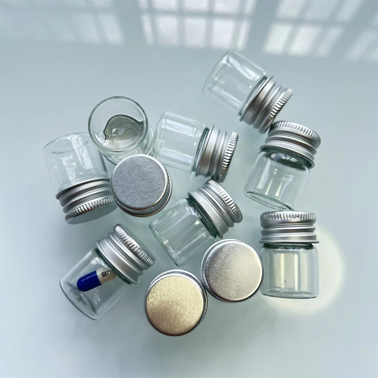 54pcs 105pcs DIY Glass jars 5ml Tiny Glass Jars 5ml Glass Bottles Silver Screw Cap Mini Containers GLASS Decorative Vial