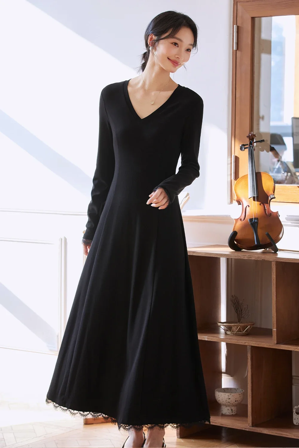 

VIMLY Women's Elegant Simple Dress 2025 Spring Elastic Waist Slim Fit V-neck Long Sleeve Lace Spliced Commuting Sexy Party Dress