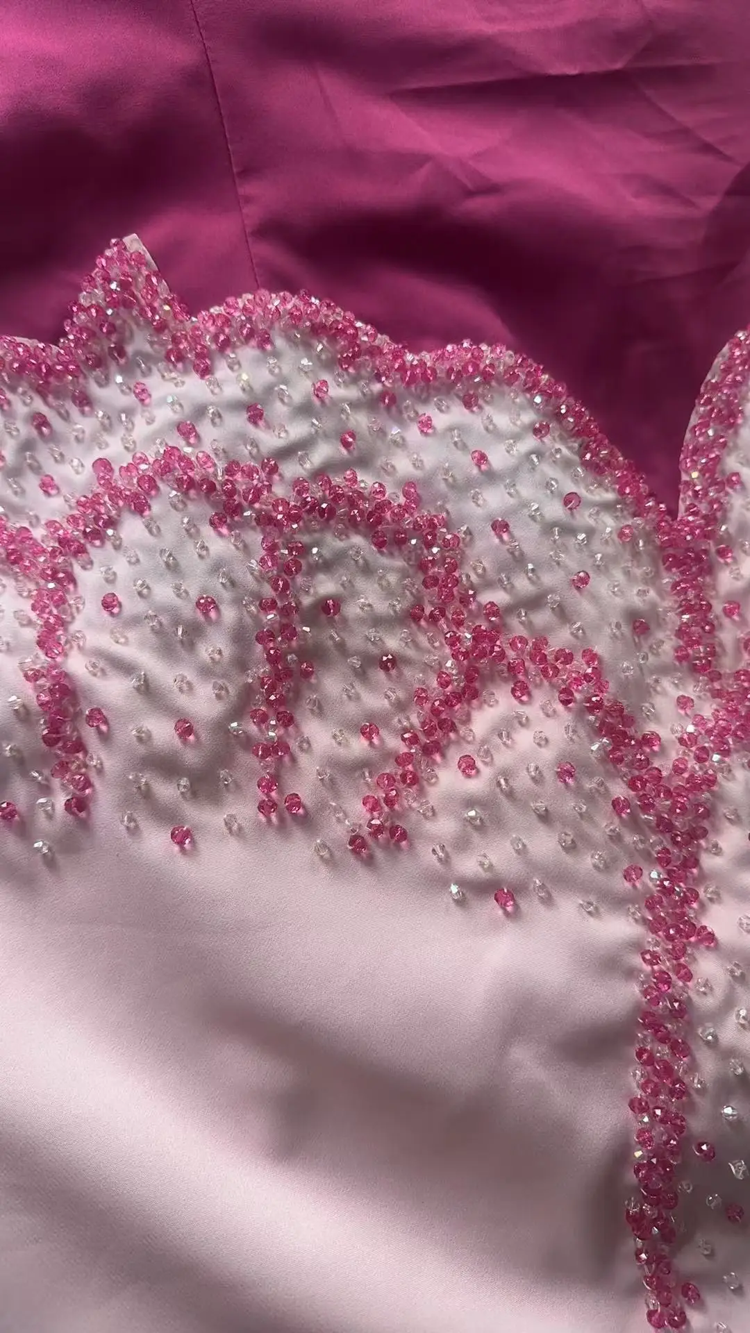 الوردي الترتر مطرز فساتين السهرة حمالة مطوي فساتين السهرة حورية البحر المتدرج الطابق طول فستان الحفلات الرسمية حسب الطلب