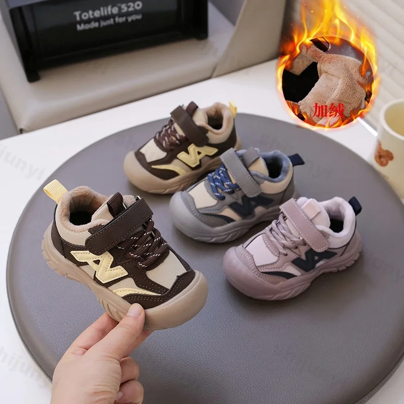 

Children's Retro Warm Thick Velvet Low Top Shoes 2025 Winter Boys' Fashion Versatile Plush Comfortable Non Slip Cotton Sneakers
