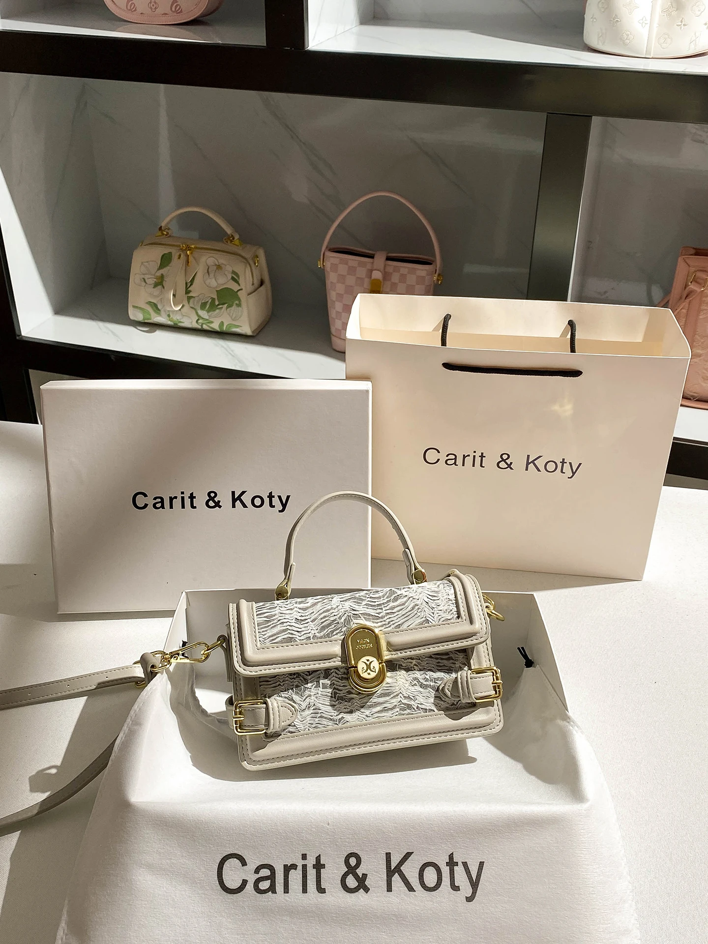 

Винтажная и роскошная ручная квадратная сумка контрастного цвета. 2025 новые модные и популярные сумки через плечо для ежедневного использования.