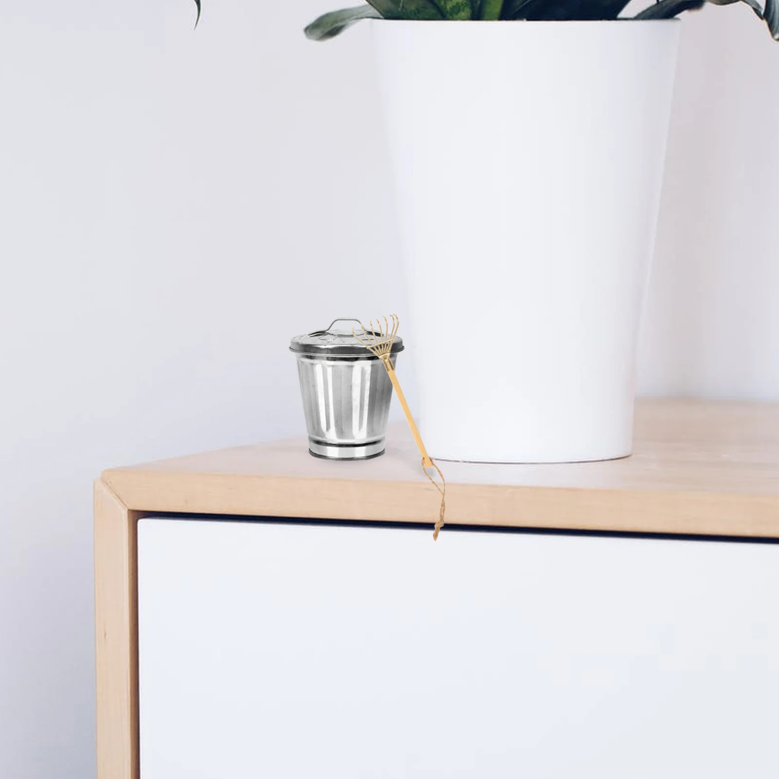 

Desktop Trash Can Iron Rubbish Bin Simple Shape Home Decor Lightweight Portable Garbage Cans Cover Prevent Smell
