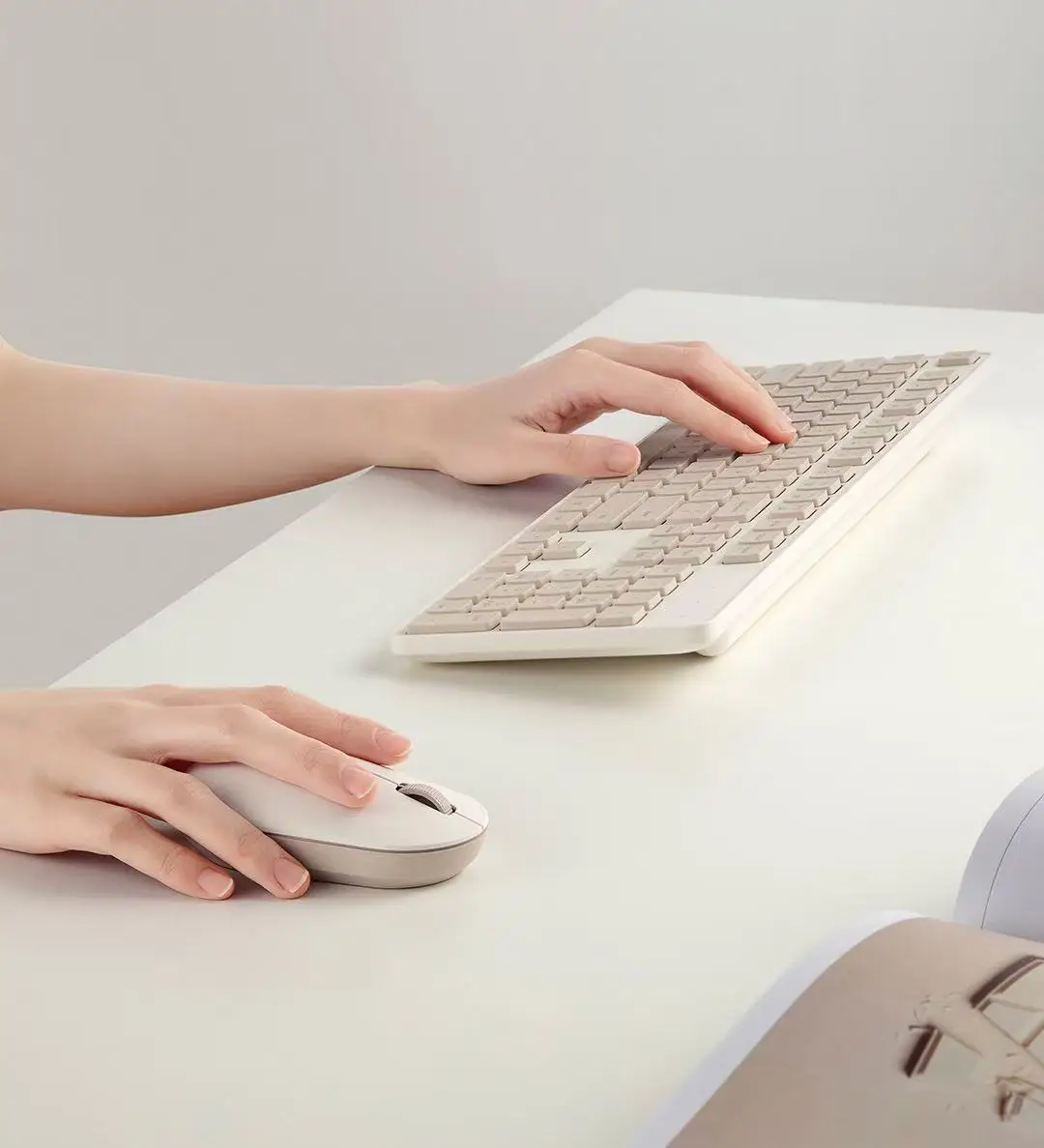 Xiaomi Keyboard and Mouse Set 2 2.4G Wireless Keyboard and Mouse Set Office Slim Keyboard 104Keys Smart Energy-saving Sleep Mode