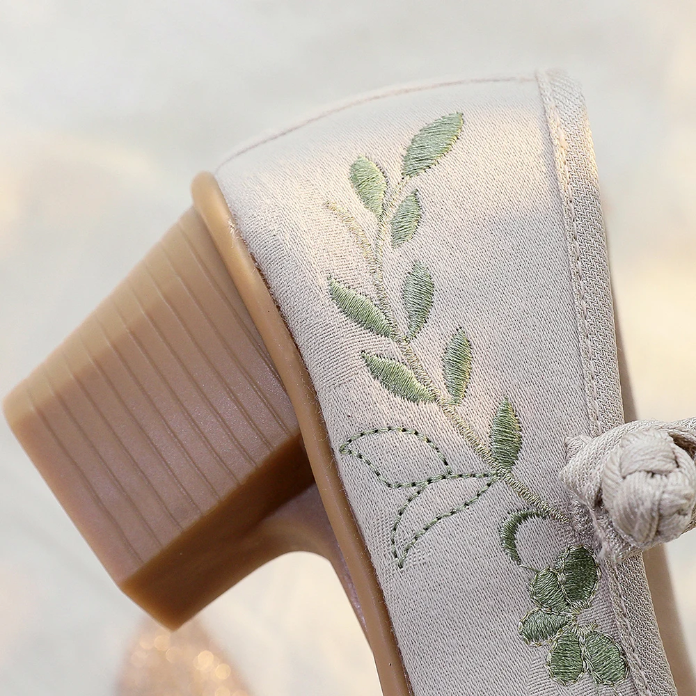 Veowalk 4cm Block Heels Women Cotton Embroidered Mary Jane Shoes Elegant Soft Comfortable Retro Costume Pumps White Beige