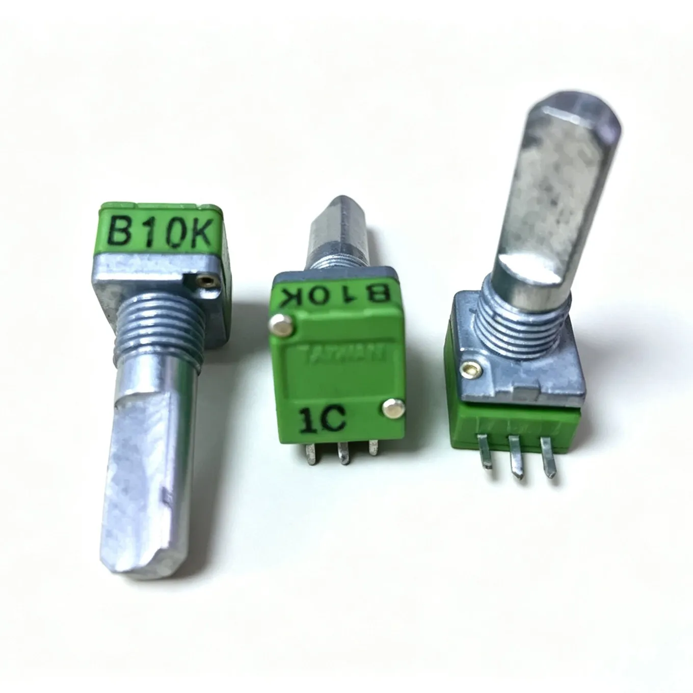 Original New 100% RK09 Precision Potentiometer Single Volume Potentiometer B10K Axis Length 20MM (SWITCH)