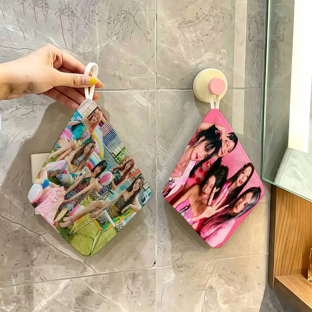 Korea Kpop G-GIDLE Girls Hanging Kitchen Towel, Polyester Cotton Material, Wear Resistant Hand Wiping Towel for Home