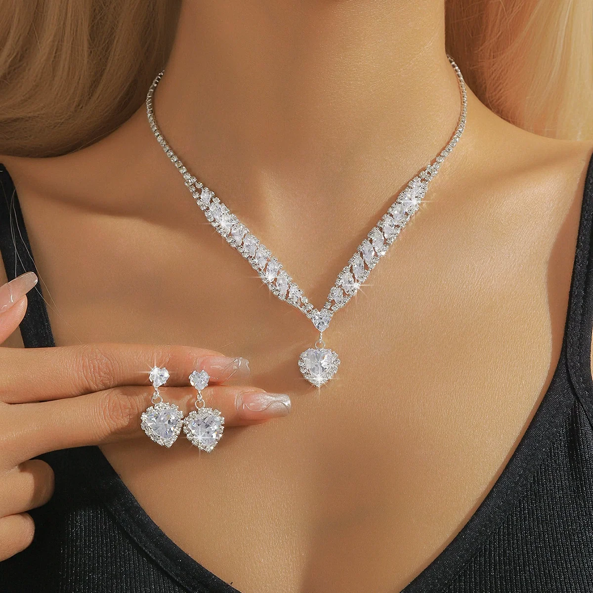 

New love-themed zircon earrings and necklace set - elegant and luxurious high-end accessories. Wife's Gift