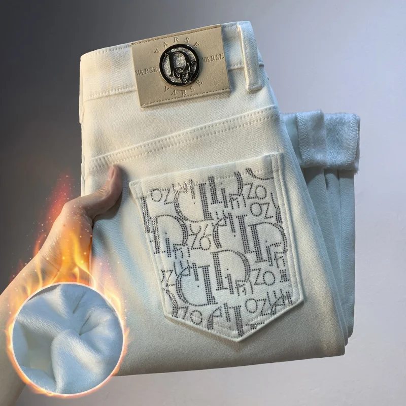 

Роскошные белые флисовые джинсы с принтом для мужчин зимы 2025, теплые и толстые маленькие прямые брюки, повседневные мужские брюки