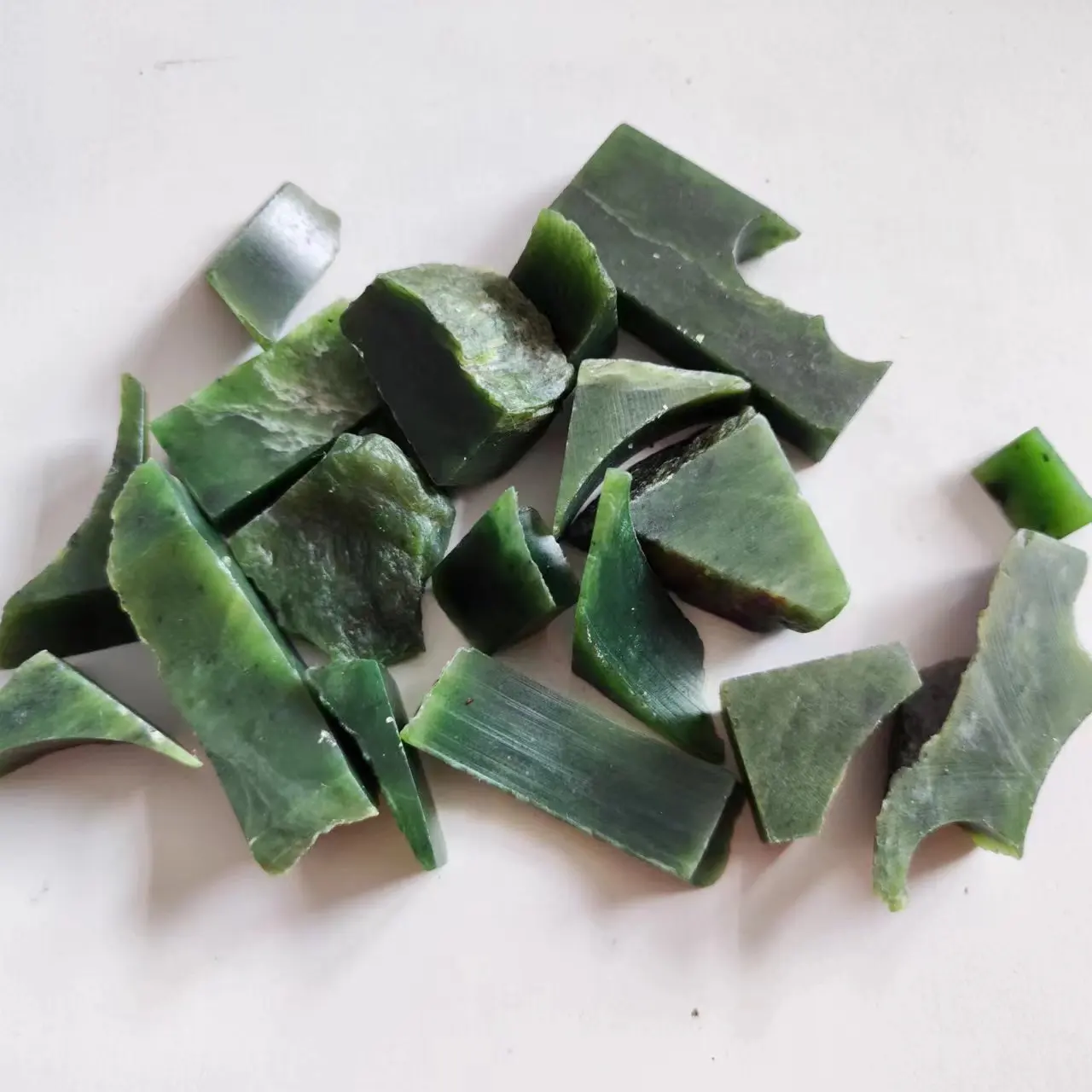 Natural Jade Stone Hetian Green Jasperite Jasper Stone Raw Crystals and Stones Healing Mineral Specimen Decoration Stone Home