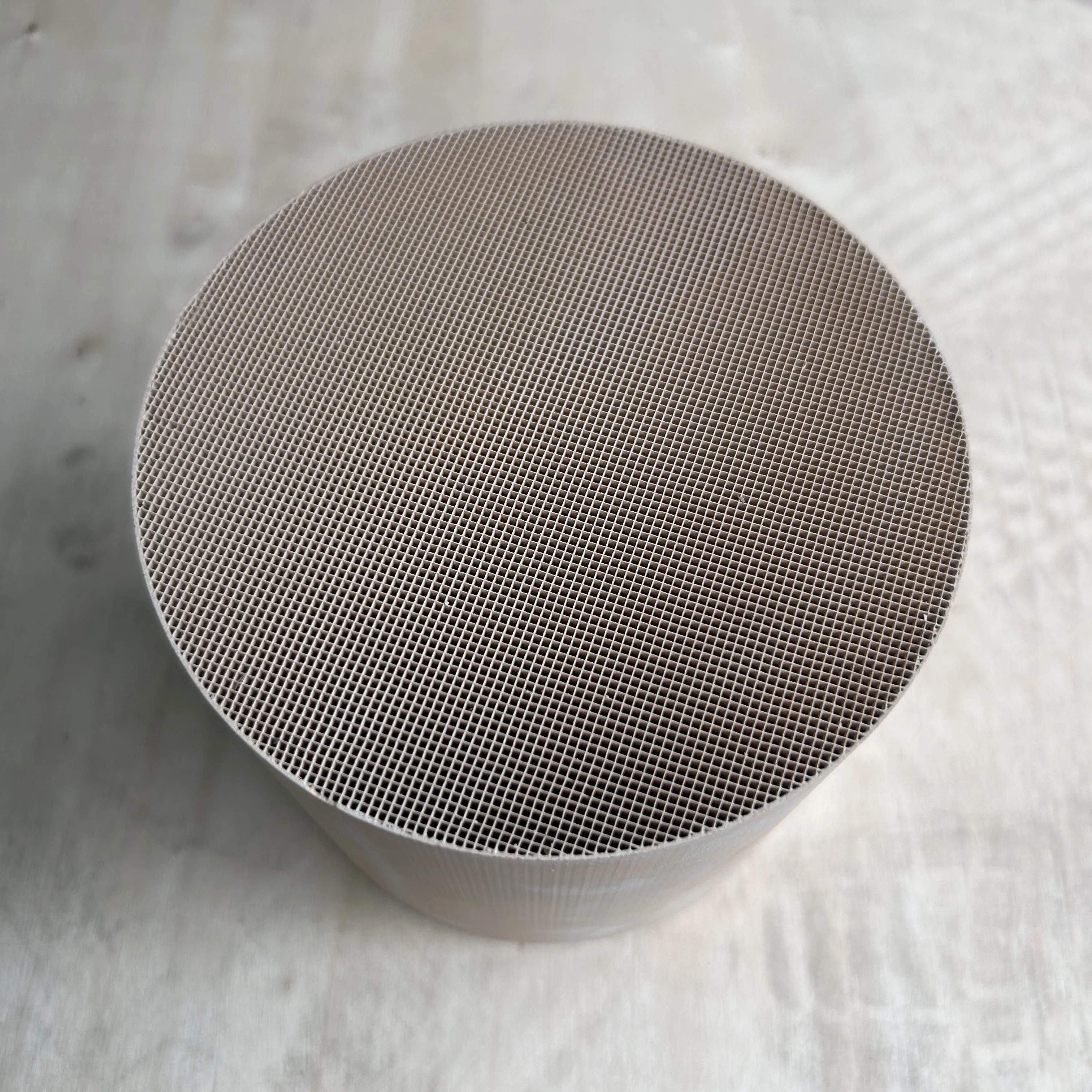 118x100mm Euro6 Ceramic TWC Three‑Way Catalyst Substrate Honeycomb Exhaust Catalytic Converter Insert Core