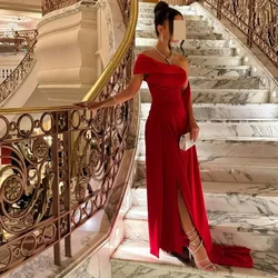 Robe de Soirée Longue et Élégante, Ligne A, Rouge, Plissée, Fente Latérale Haute, Quelle que soit l'Arabie Saoudite