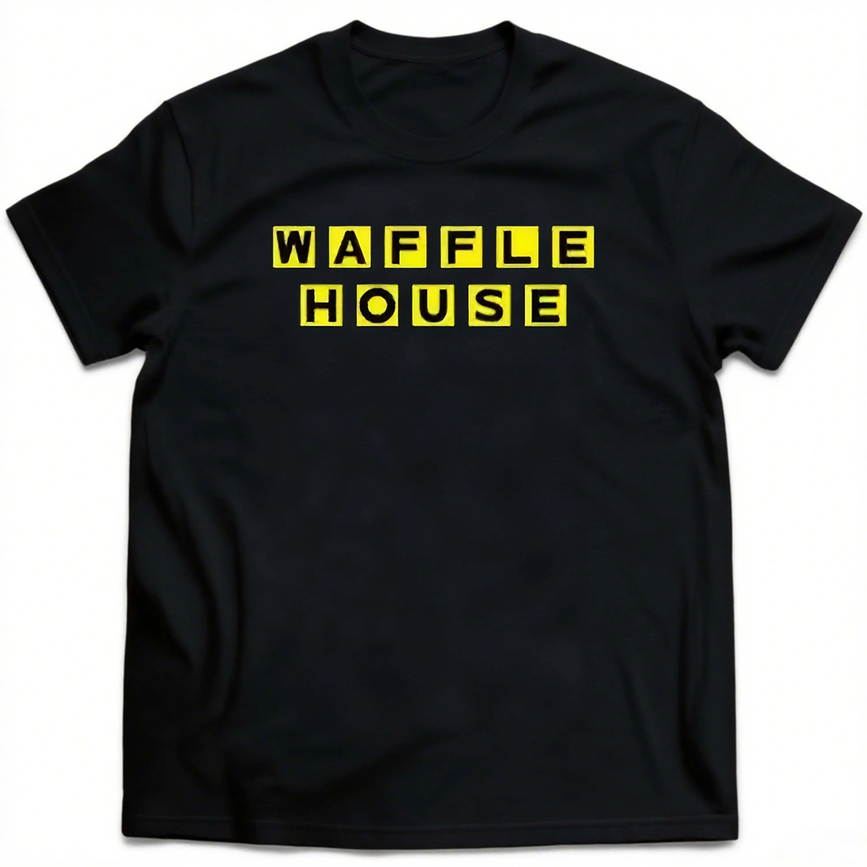 تي شيرت أسود بأكمام قصيرة مقاس كبير مع طباعة "Waffle House" صفراء على الأمام مناسبة لملابس الترفيه الخارجية في الصيف