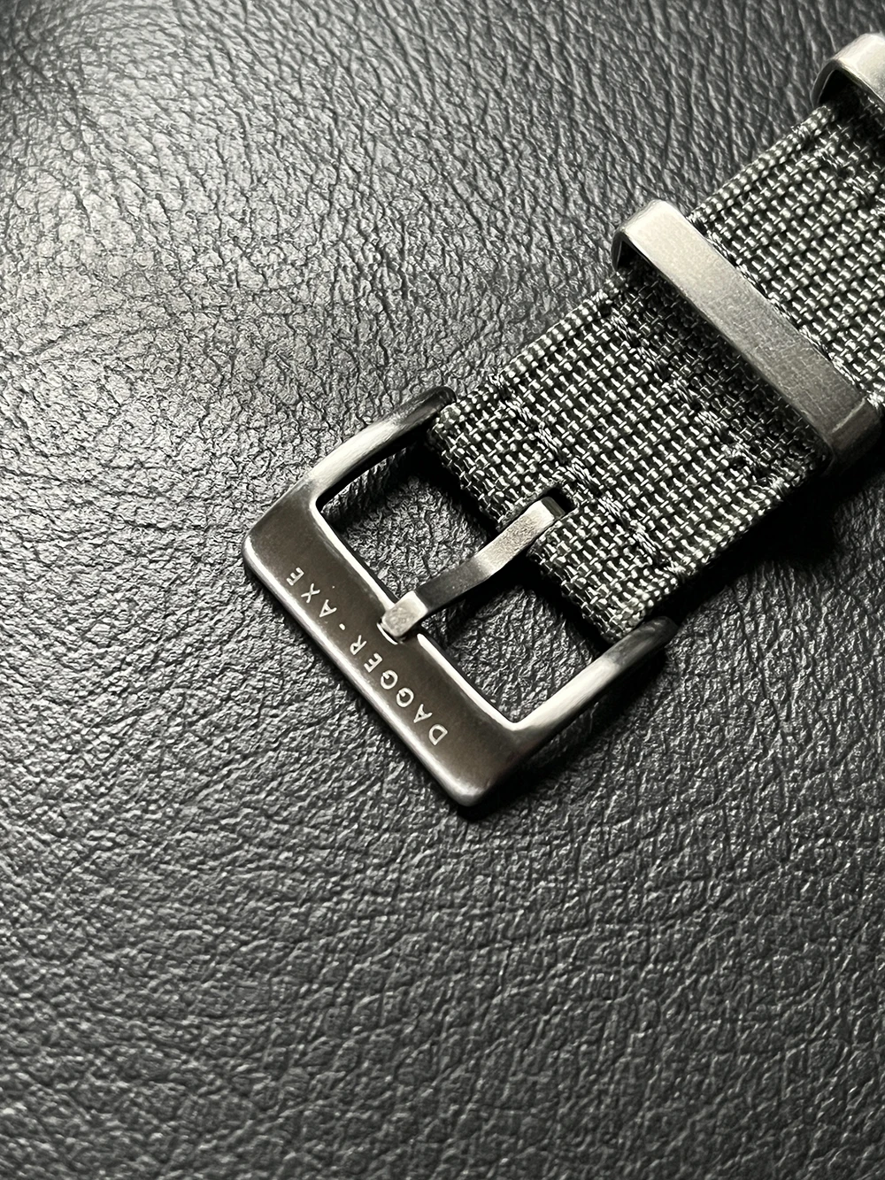 DAGGER-AXE Men Quartz Watch Couple Ladies Wristwatch 30m Waterproof