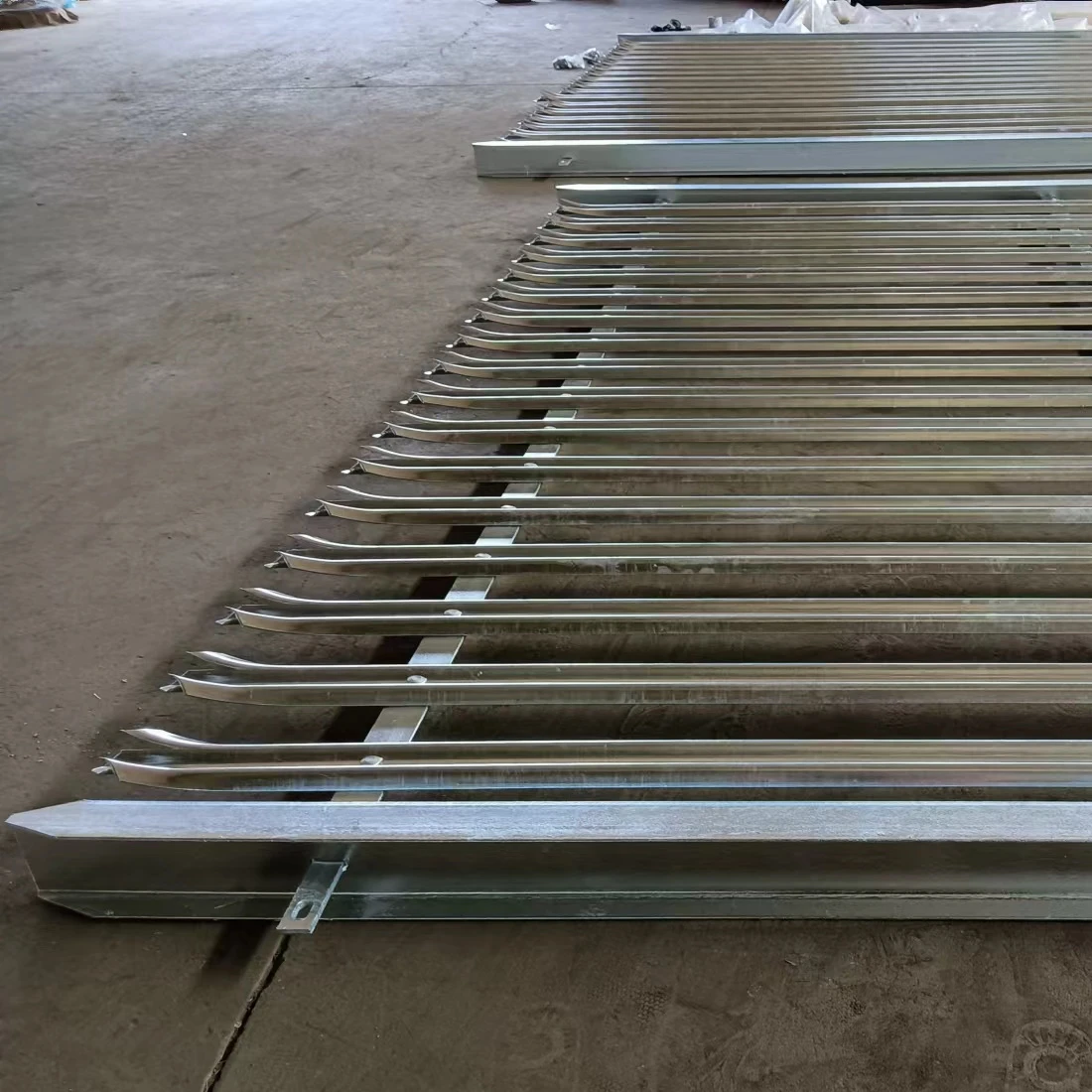 Precio de cercado de palisadas de acero galvanizado estilo W fácil de montar