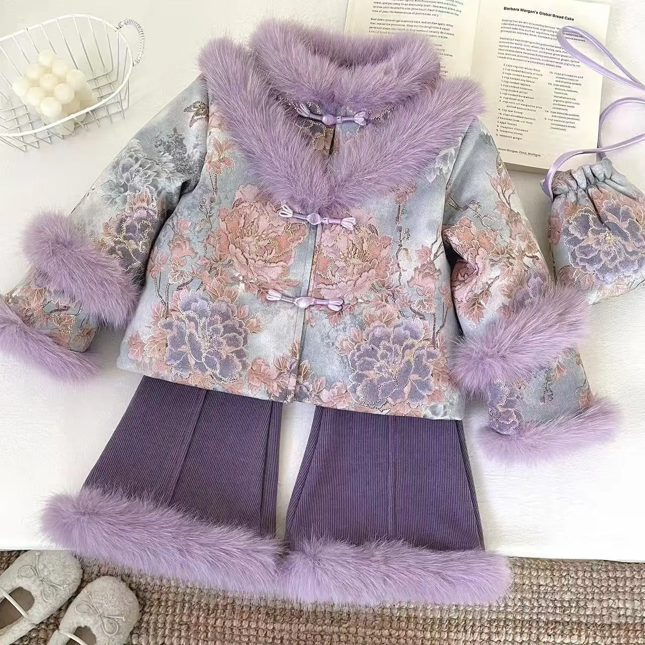 

Kids Girls Winter Padded Suit New Children's Chinese Style Thickened Warm Top Micro Flare Trousers Two-piece Set 90-140cm