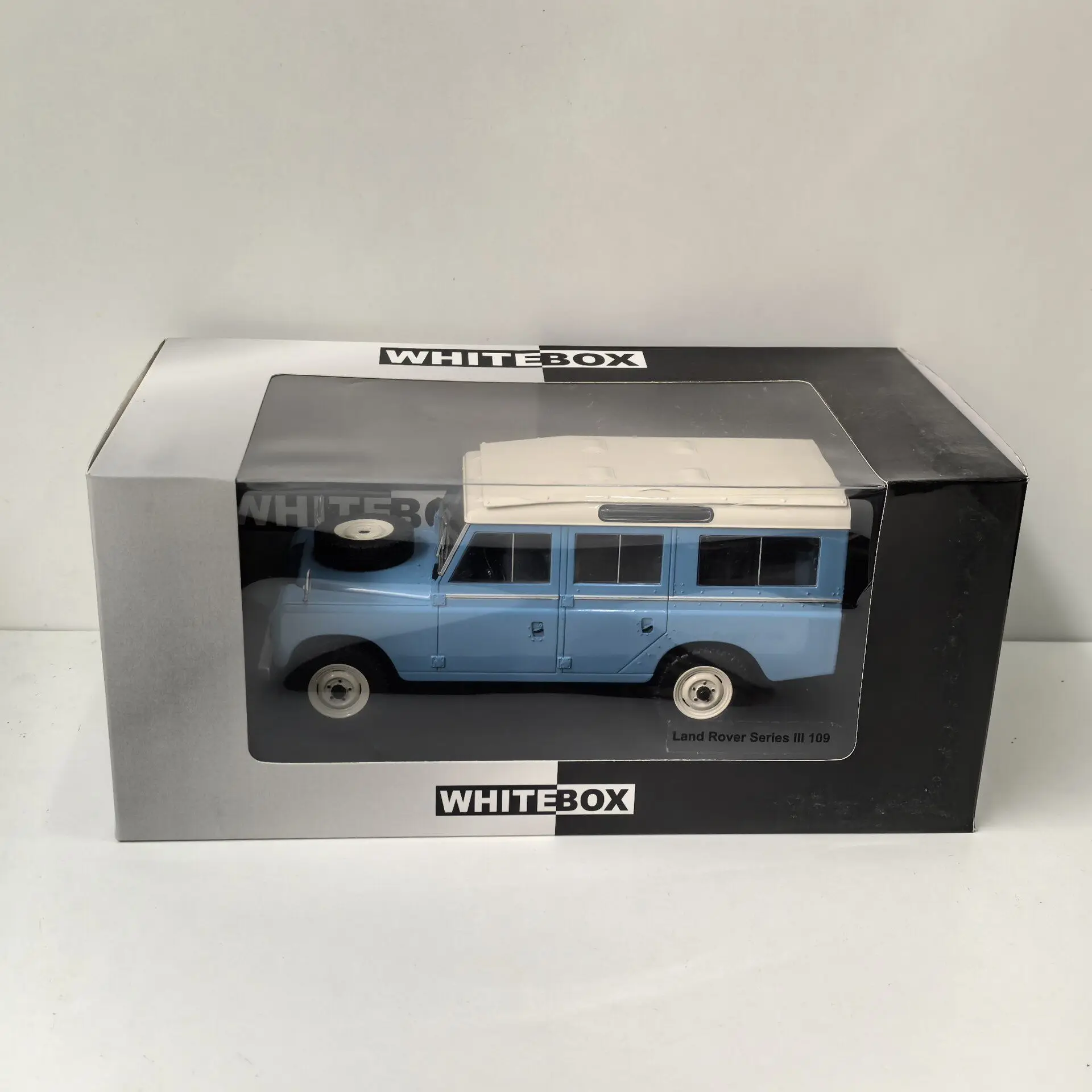 

Diecast WHITEBOX 1/24 Scale LAND ROVER III 109 D7 Alloy Car Model