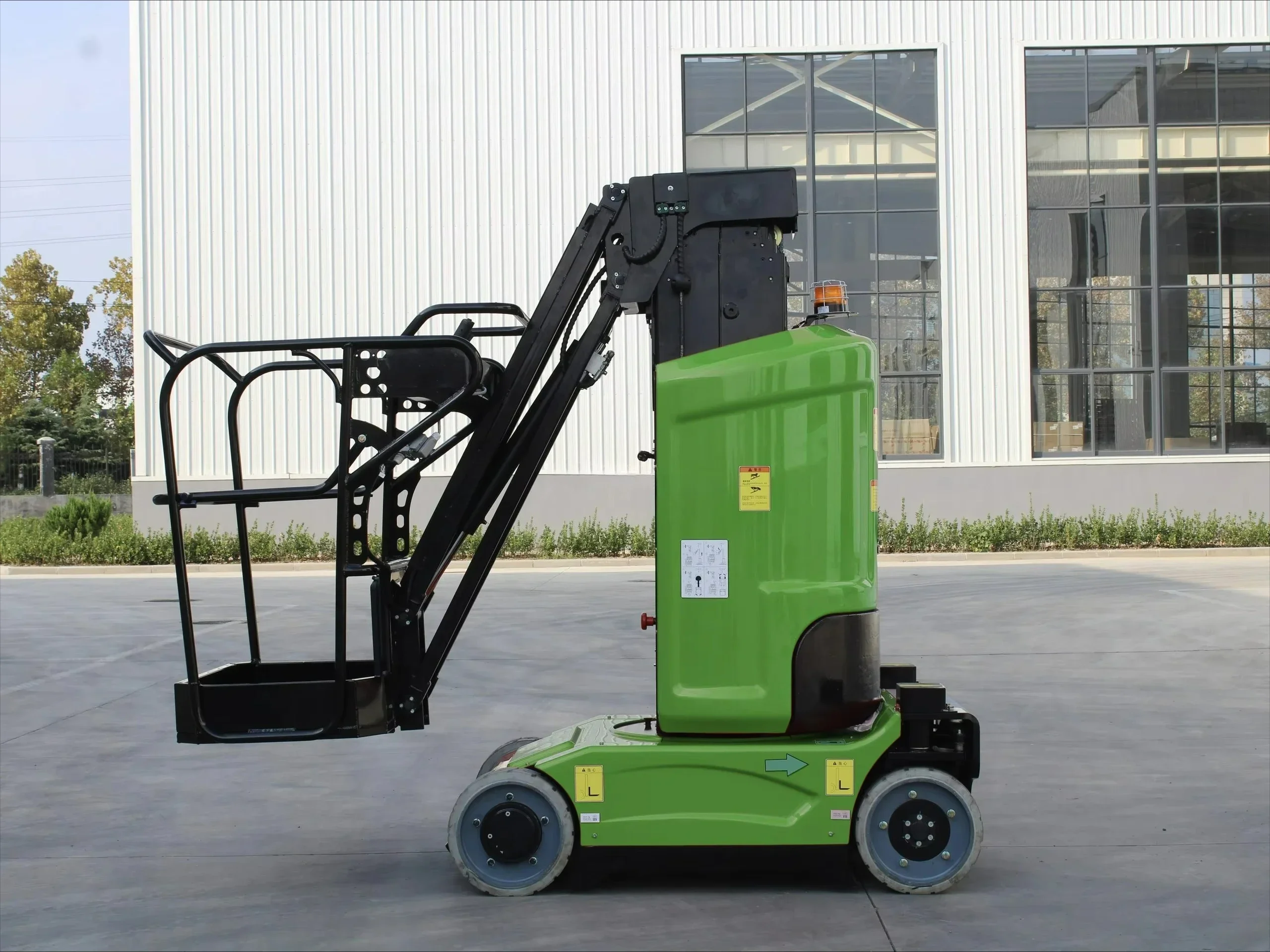 Customizable 200KG self-propelled scissor lift New small aerial work platform
