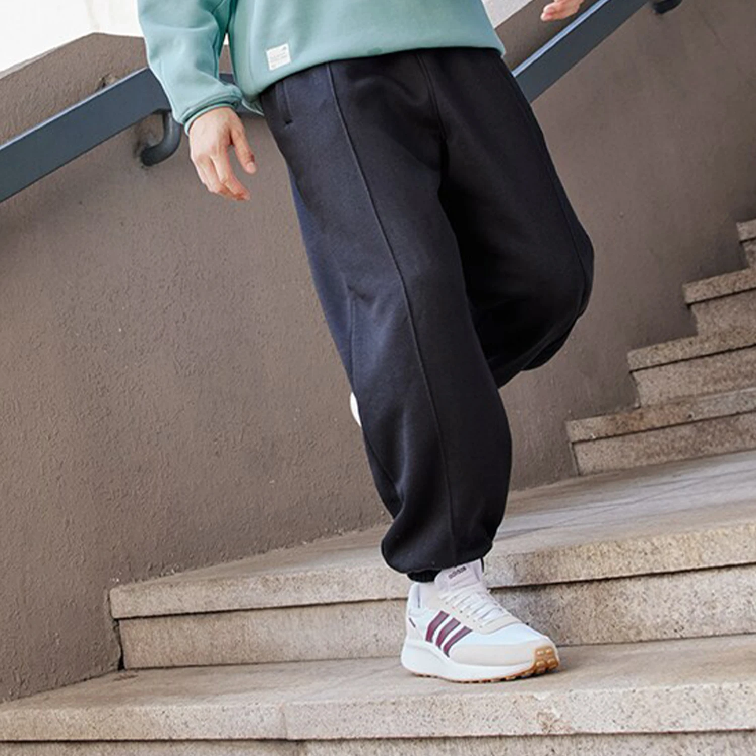 

Официальные оригинальные новые мужские и женские спортивные повседневные брюки Adidas на флисовой подкладке с утолщенными манжетами JM9117