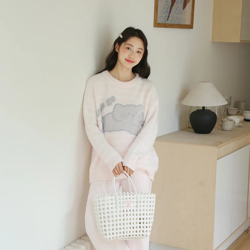 بيجامة سميكة بخطوط قطط ناعمة على الطراز الكوري للخريف والشتاء