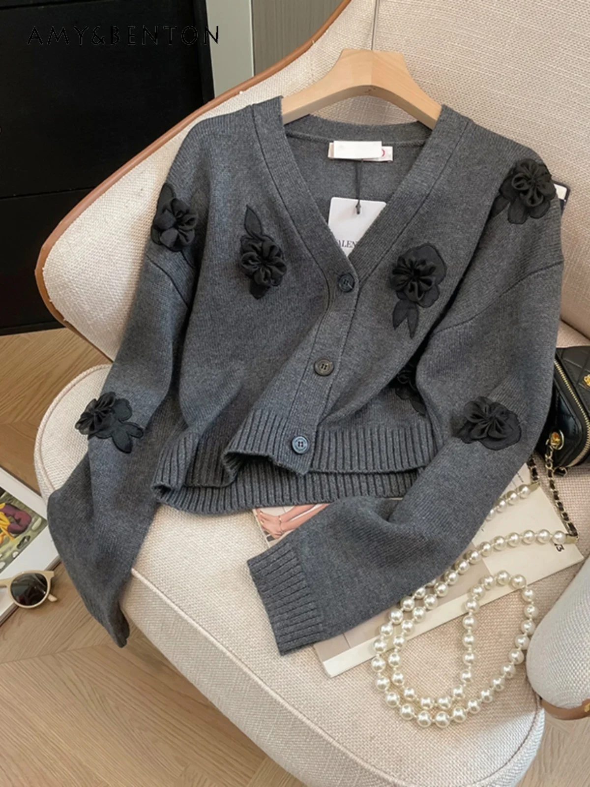 

French High-end Three-dimensional Flower Knitted Cardigan Women Graceful Fashion V-neck Long-sleeved Versatile Cropped Cardigan