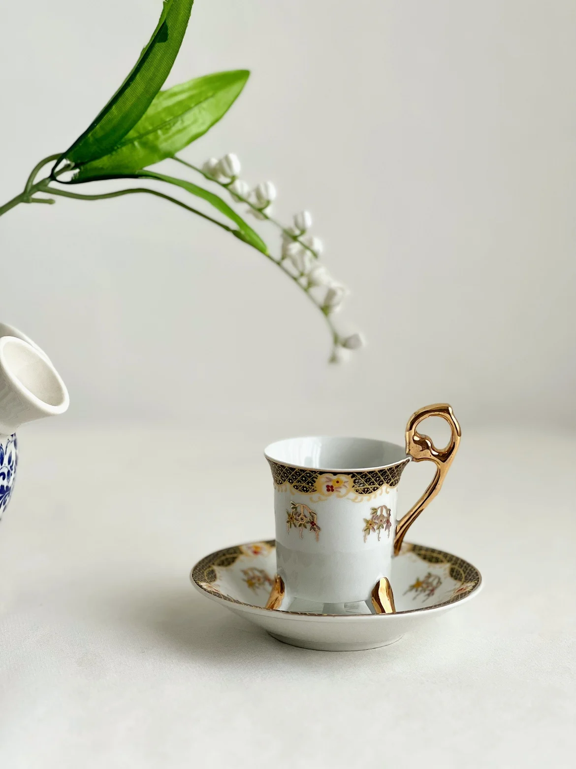 Three legged coffee cup, vintage design, unique three legged ceramic mini espresso cup