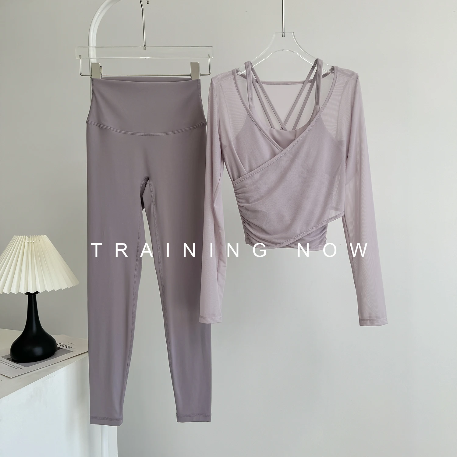 

Fitness suit women's autumn and winter new style long-sleeved quick-drying top with chest pad high-end sports running yoga