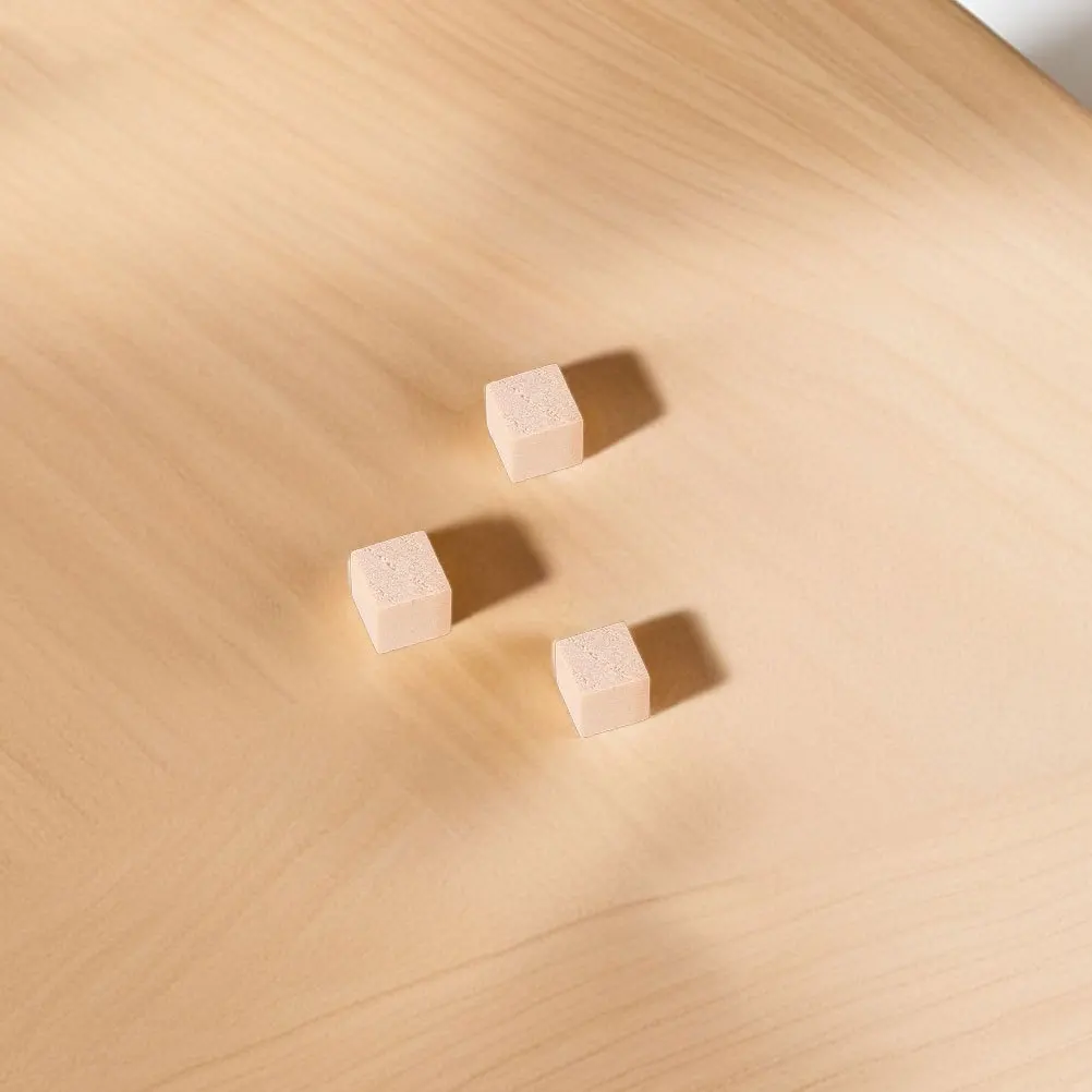 50個の松の木ブロック ミニ未完成の空白の正方形の木製キューブ 工芸品 教育DIYプロジェクト 子供の創造的発達用