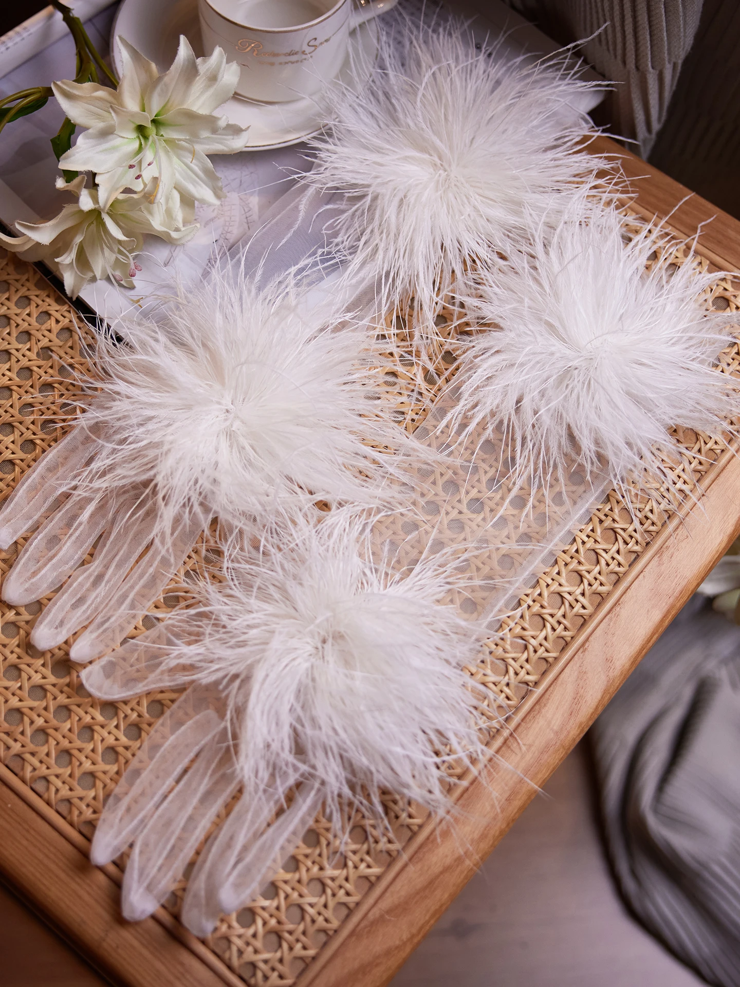 white-feather-gloves-soft-handmade-diy-accessories-for-wedding-dresses-and-gowns-elegant-and-mysterious-sleeve-sleeves