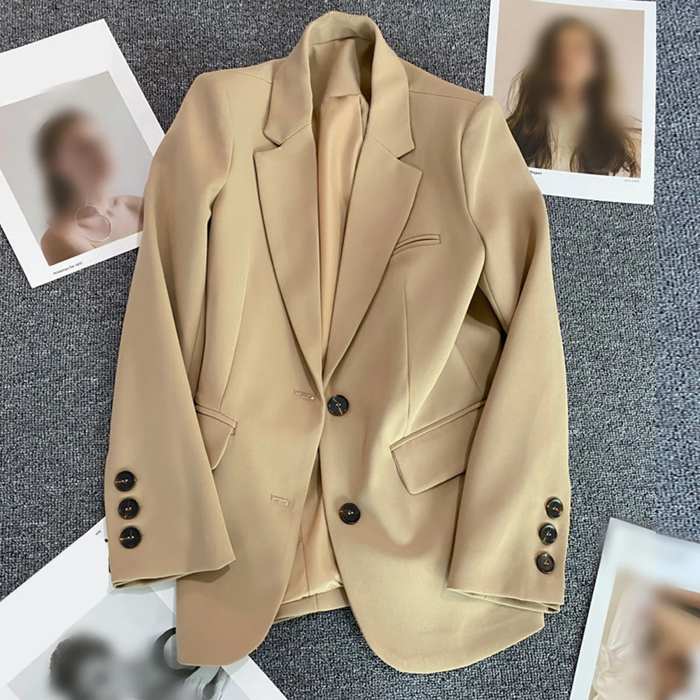 Giacca da donna in tinta unita a maniche lunghe con colletto con risvolto e bottoni sul davanti, ideale per abbigliamento casual e stagionale