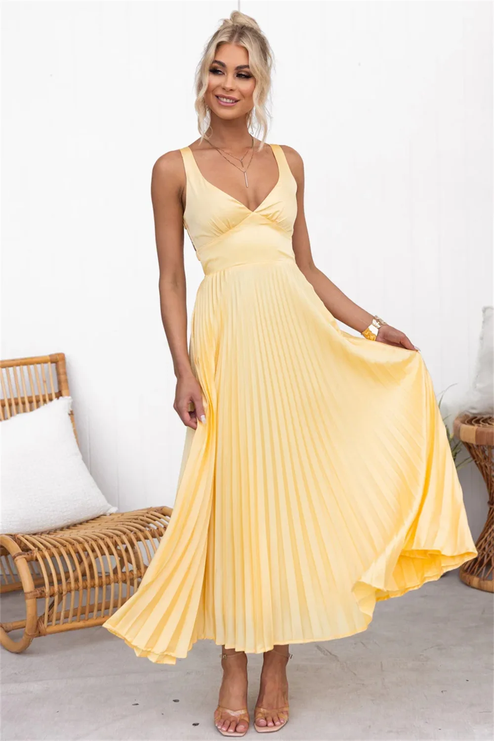 Yellow Custom Made Two Straps V-neck Cocktail Dresses Elegant Ceremony Pleated Hollow Out Backless Trapeze Maxi Dresses