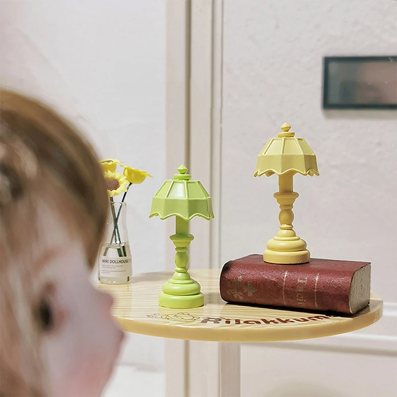 Candy Colored Lighting Simulação Mini Table Lamp, Ornamento Doll House Lâmpadas, Decoração Acessórios, Dollhouse Miniature Toy Modelo, 1Pc