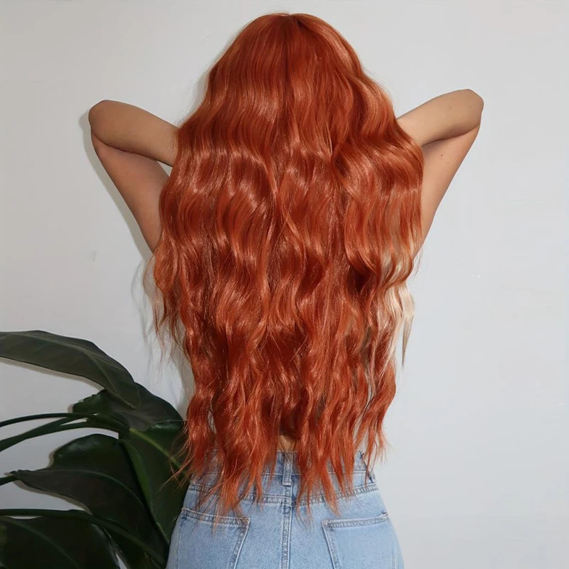 前髪付きの28インチの混合色の水の波紋合成ウィッグは、女性の日常のパーティーやハロウィーンのコスプレに適しています。