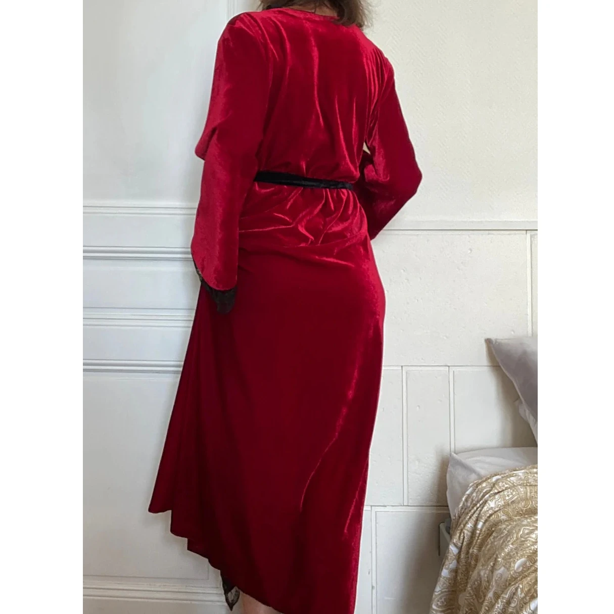 กํามะหยี่สําหรับผู้หญิงแขนยาว Belted ลูกไม้ Patchwork Trim เสื้อคลุมอาบน้ํานุ่ม Loungewear สุภาพสตรีชุดนอน