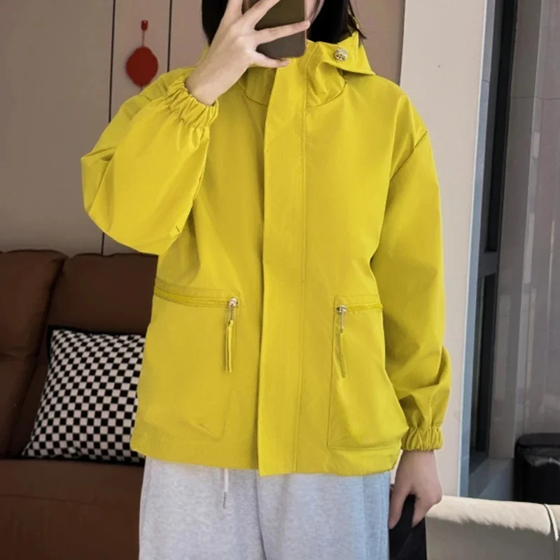 2025年春秋向け小さめフード付きジャケット カジュアルコート 新スタイルアサルトジャケット ゆったりウィンドブレーカー 学生/通勤トレンド