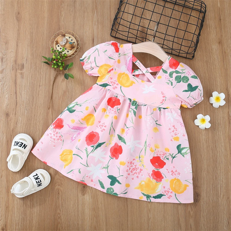 Werbeartikelndes Mädchenkleid im handbemalten Stil, süßes Prinzessinnenkleid, Blumenmuster,