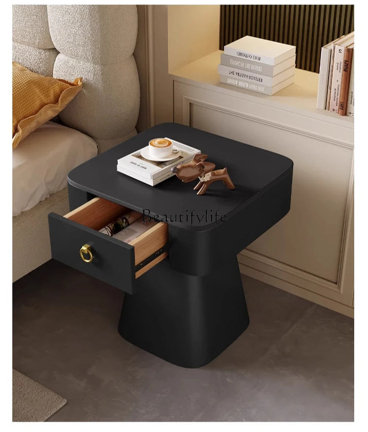 クリーム風フレンチベッドサイドテーブル寝室ベッドサイド収納収納キャビネット小さなアパート家庭用収納サイド少数