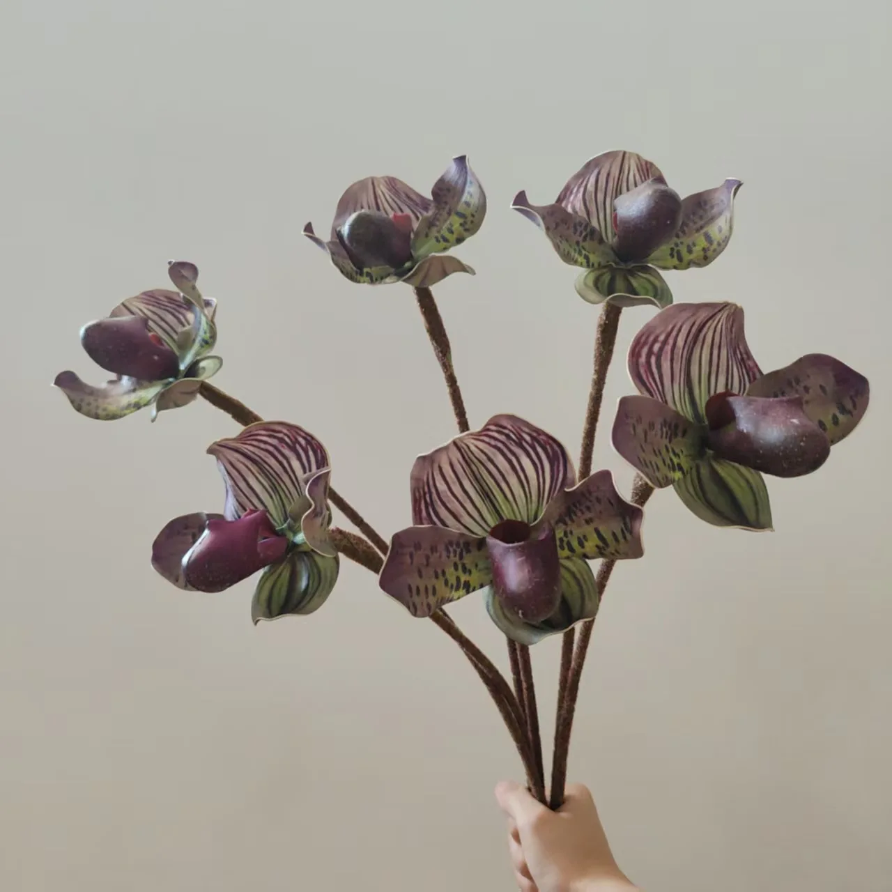 5 Stück künstliche EVA-Paphiopedilum-Blumen für die Heimdekoration, künstliche Vanda-Orchideen für Hochzeitsdekoration, Partytisch, Eventdesign, Blumenarrangement – Detail 3