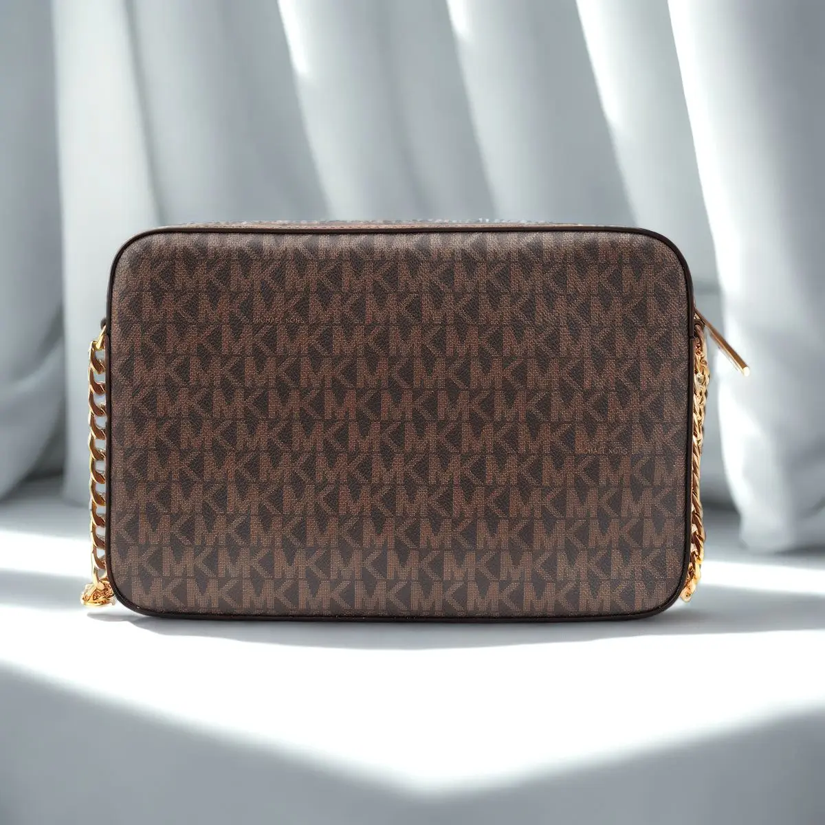 مجموعة مايكل كورس أولي جيت كبيرة الحجم للنساء من مادة PVC مع حقيبة كروس بكتف واحد من الجلد مربعة صغيرة