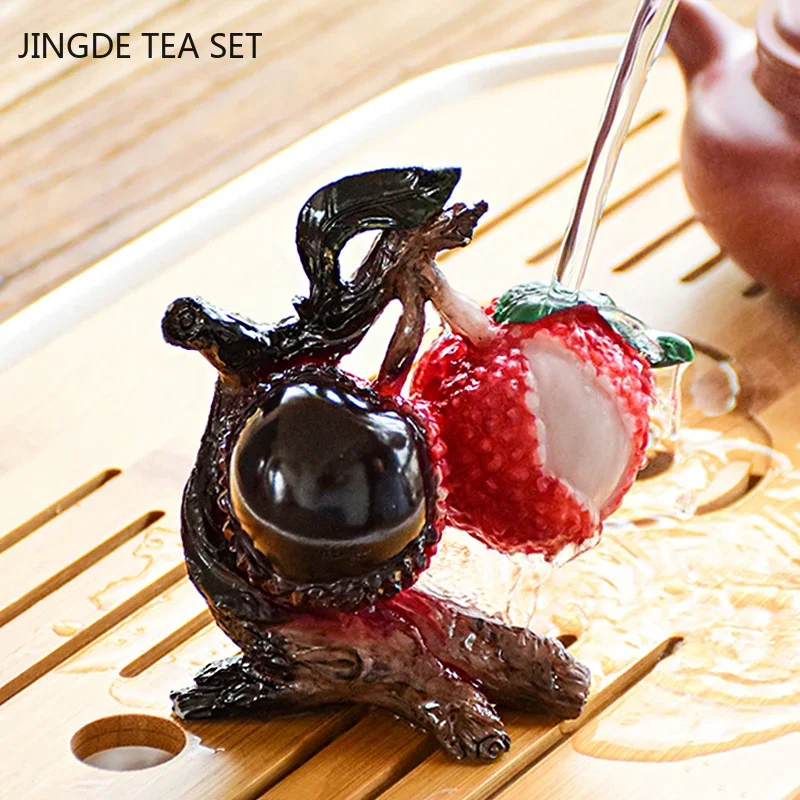 Creative resin lychee tea pet boutique color-changing can be raised tea tray small ornaments lucky cute desktop accessories