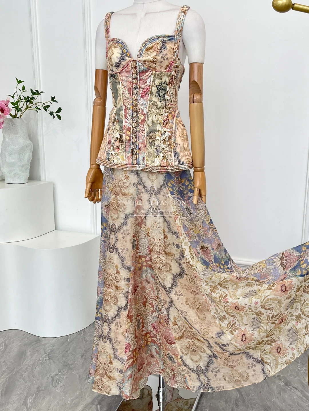 2025 Abito longuette senza schienale senza maniche floreale verde rosa di nuova moda