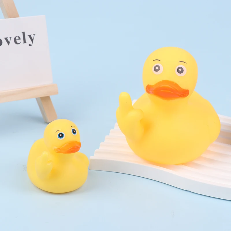 1PC Play Water Swimming Beach piccolo giocattolo Tricky Funny Finger Shape Little Yellow Duck Press And Pinch Call Cute Animal Bird Prop