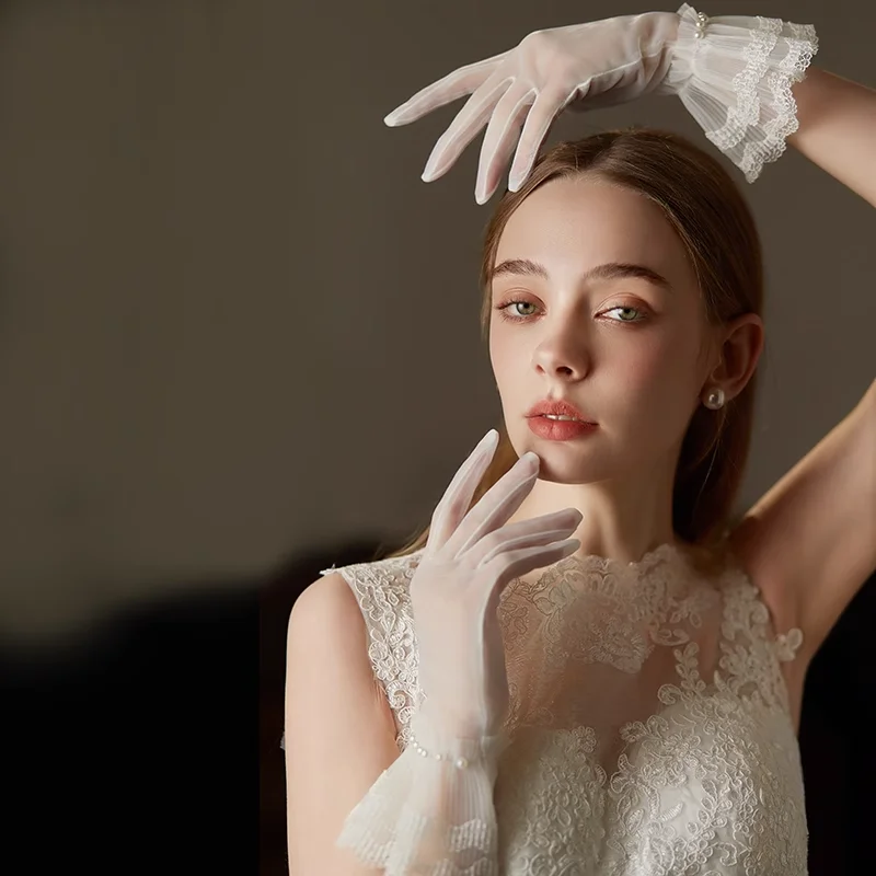 Gants blancs courts en dentelle avec bord à volants pour femmes, gants faits à la main pour les patients de mariage, mains de poignet pour les fêtes de Rhde reconstitution historique, WG112