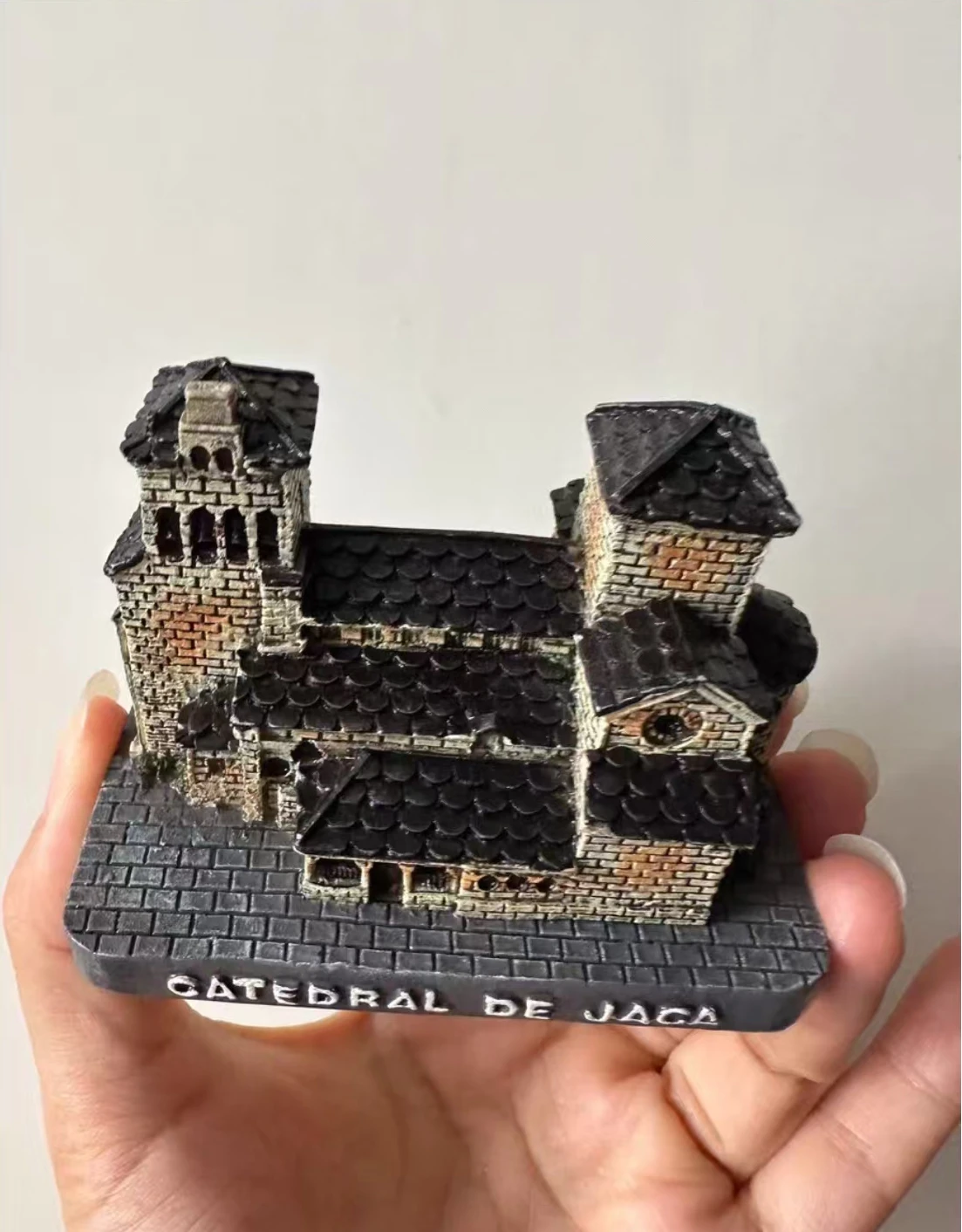 

Фигурка из смолы для психотерапевтической песочницы: игра-конструктор для терапии, модель собора в Джаке, Испания